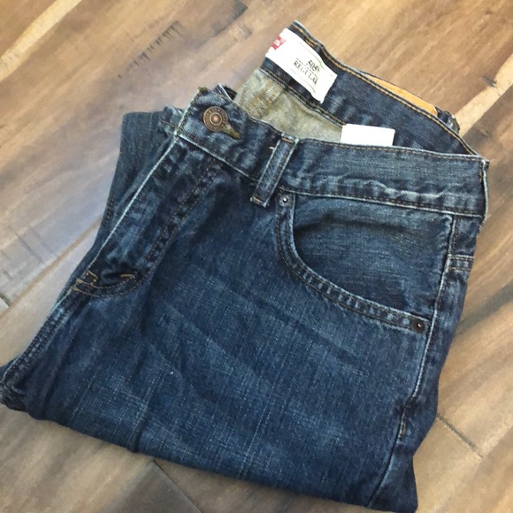 Levis - Picture 2 of 4